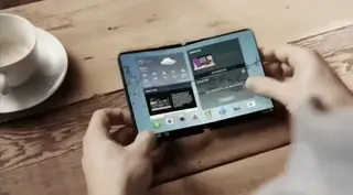 A Samsung também já apresentou um conceito de um dispostivo com ecrã desdobrável