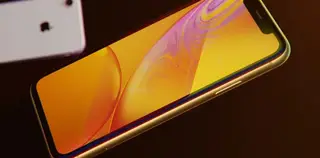 O iPhone XR tem chassis de alumínio e um ecrã que chega praticamente à margem