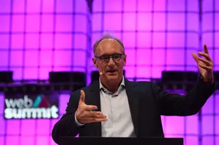 Tim Berners-Lee lança contrato com nove princípios para a Web