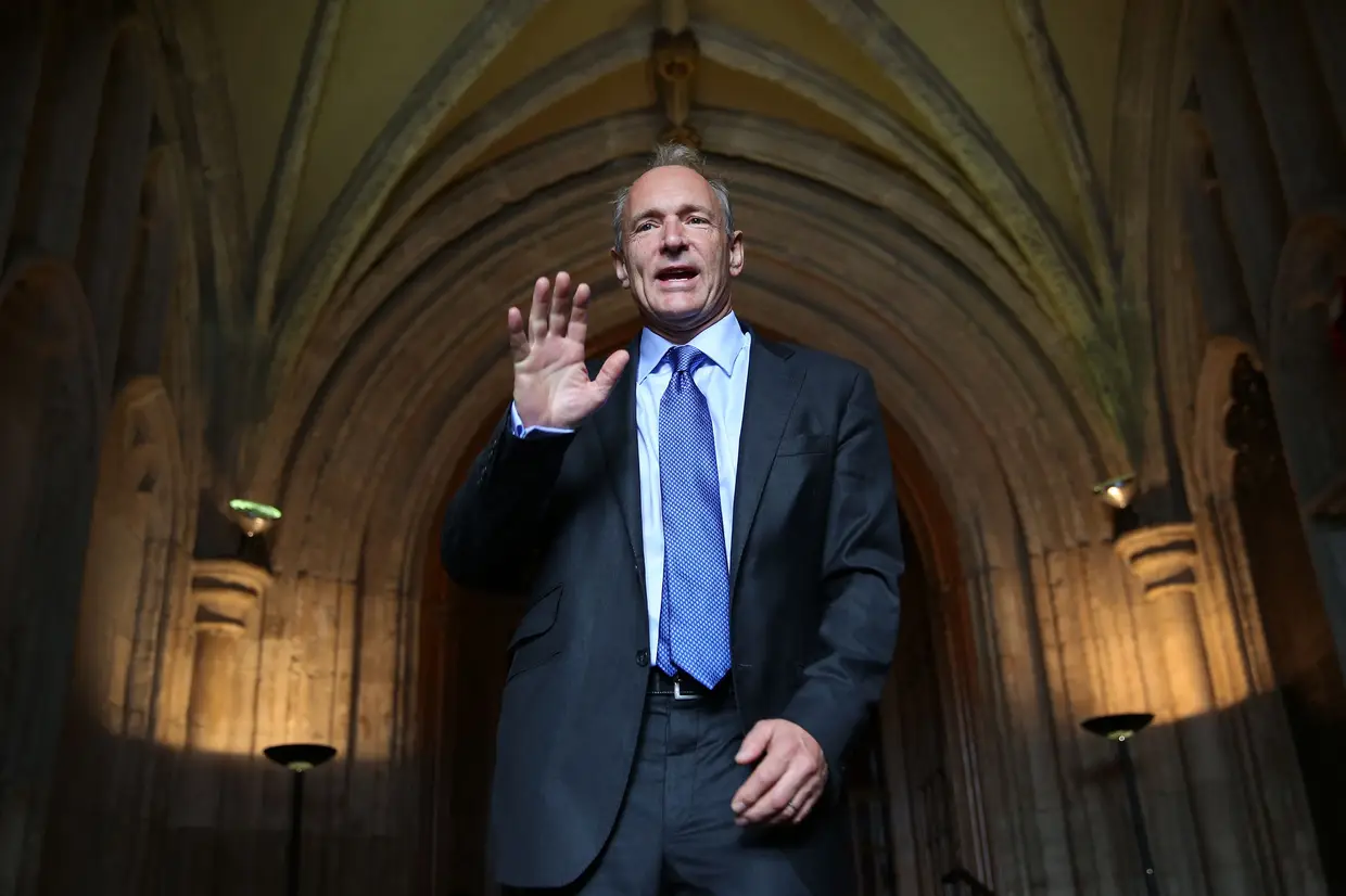 Tim Berners-Lee (hoje às 18h40 no palco principal)O “pai” da Internet é o cabeça de cartaz da Web Summit. Vem para falar, certamente, da importância de manter a Internet livre e de manter uma luta ativa contra as fake news. Será interessante ouvi-lo sobre quais as estratégias a seguir para que o ciberespaço se mantenha livre, mas controlado. E também como é que a Internet pode chegar ao resto do mundo.