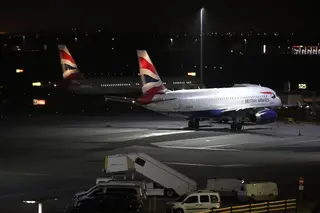 Heathrow suspende partidas de voos durante duas horas devido a avistamento de drone