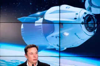 Cápsula de transporte de pessoas da Space X chega com sucesso à Estação Espacial Internacional
