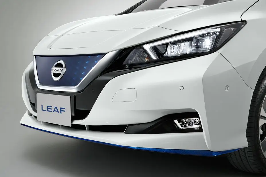 O novo Nissan LEAF Tekna será 100% elétrico e chegará no verão de 2019. Terá uma autonomia até 385 km, uma potência máxima de 217 cv, que lhe permitirá chegar dos 0 aos 100 km/h em 7,1 segundos