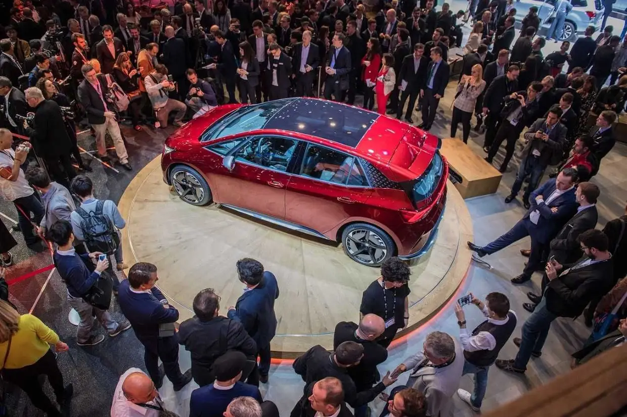 A SEAT fez a estreia mundial do modelo SEAT el-Born, totalmente elétrico baseado na plataforma MEB