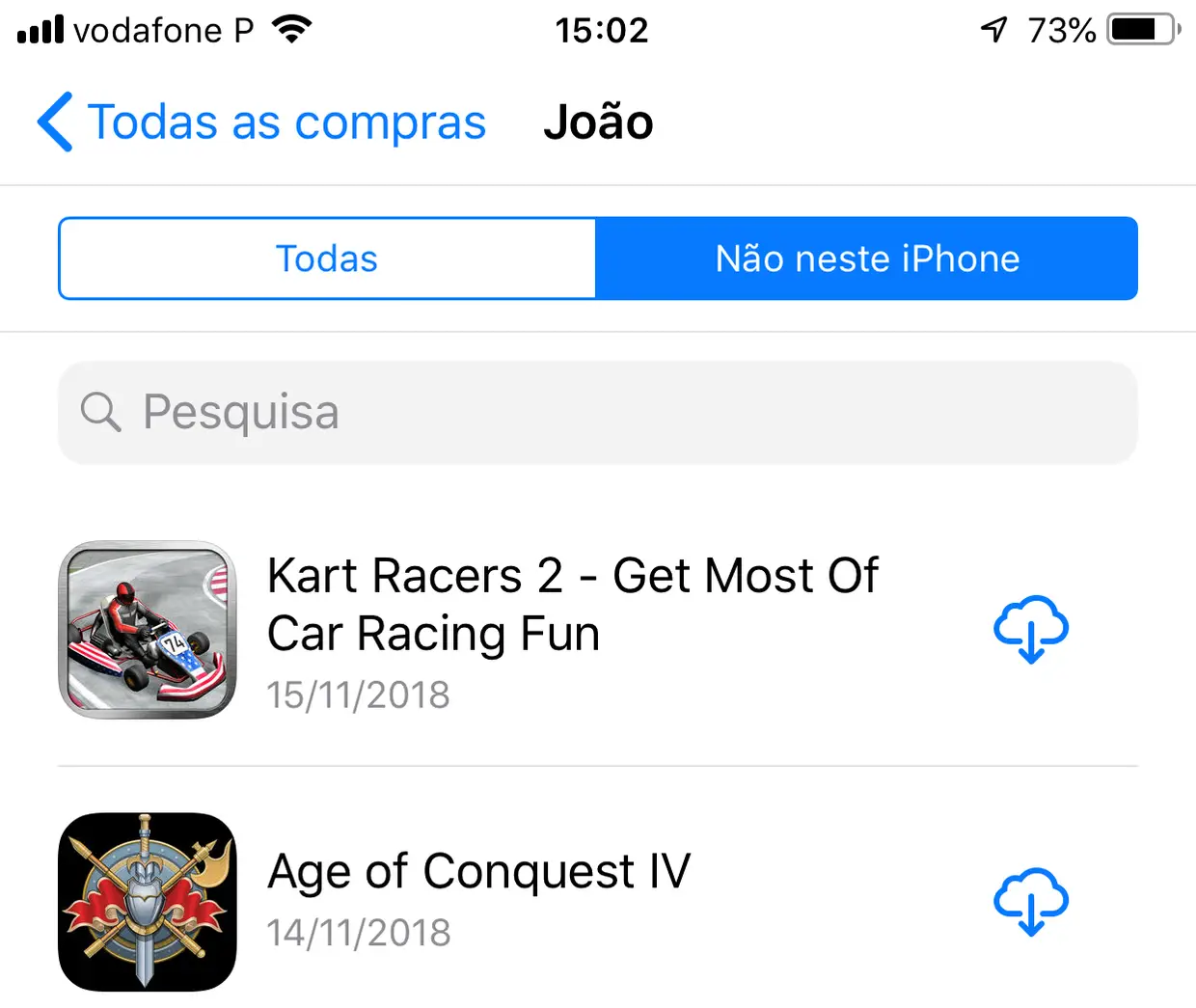 Em cima, clique no segundo separador, Não neste iPhone, neste caso. O sistema vai fazer uma seleção de todas as apps e jogos comprados que não estão aí instalados. As apps que quer encontrar estarão naturalmente nessa listagem…