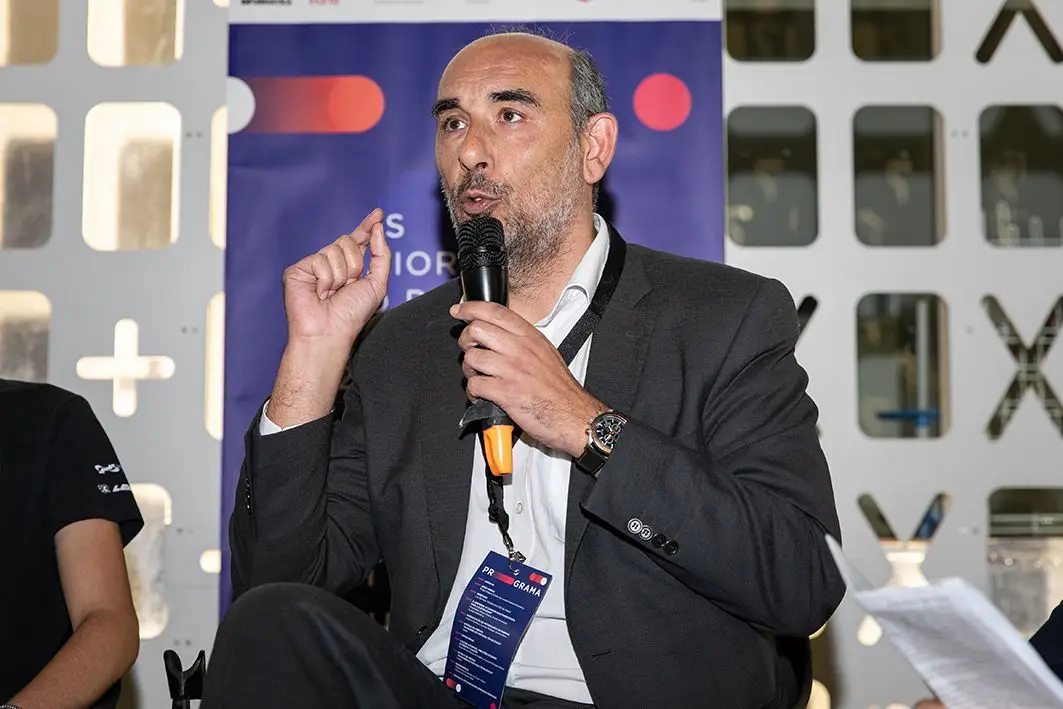 Ricardo Oliveira, diretor de comunicação da Renault, alertou para os desafios que as marcas de automóveis terão de superar. Em 2027, as multas podem chegar a 30 mil milhões de euros, se as emissões poluentes mantiverem os níveis de 2018