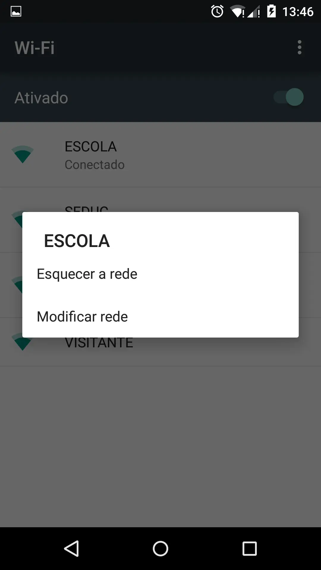 Esquecer a rede: na hipótese pouco provável de conseguir aceder aos dispositivos que não quer que acedam à sua rede, pode sempre aceder às configurações de rede e pedir que eles “esqueçam” a sua rede sem fios, para que não se voltem a ligar sem pedir autorização.