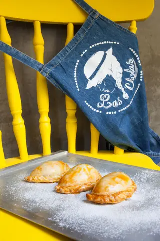 Empanadas, as empadas peruanas. Valeria faz quatro variedades: frango e nozes, atum com tomate, espinafres com mozarella e vitela com passas