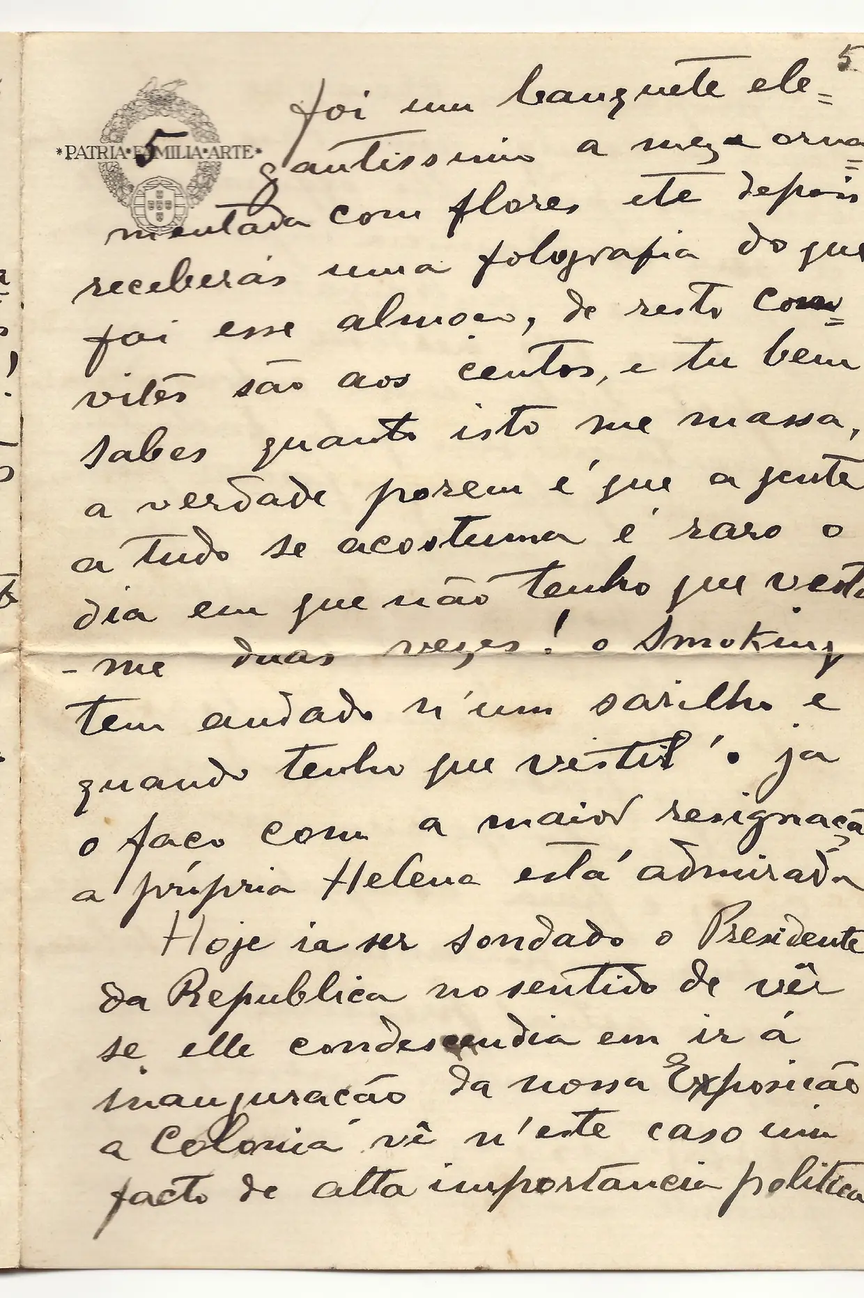 Carta de Alfredo Roque Gameiro para a mulher, onde diz que o Presidente Epitácio Pessoa vai ser “sondado” para assistir à inauguração da exposição. A presença do PR era particularmente importante porque Epitácio era um nacionalista; as relações deste com a comunidade portuguesa no Brasil tiveram momentos de tensão