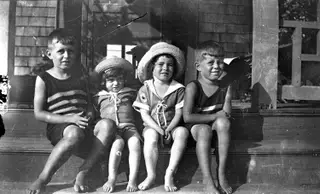 JFK, à direita, com os irmãos, da esquerda para a direita, Joseph Kennedy Jr., Kathleen Kennedy e Rosemary Kennedy