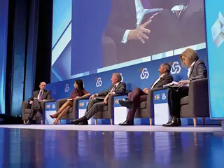 Os grandes obstáculos da interioridade e o que os bons exemplos do presente podem representar para o futuro foram o ponto de partida para o painel principal, que juntou Francisco Cary, administrador- -executivo da CGD; Cláudia Domingues Soares, presidente da direção da Inovcluster; Luís Veiga, administrador do Grupo Natura IMB Hotels; e João Carvalho, presidente do Conselho de Administração da Fitecom, com moderação da diretora de informação da Rádio Renascença, Graça Franco
