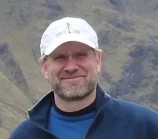 Kelvin Hirsch lidera uma equipa técnica e científica alargada no Programa de Investigação em Alterações Climáticas do Northern Forestry Centre e é consultor do Conselho Canadiano de Ministros da Floresta