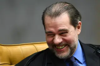 Já tinha feito notícia quando substituiu a prisão em regime fechado do deputado Paulo Maluf, julgado por lavagem de dinheiro, para a prisão domiciliária citando razões humanitárias, neste caso o estado de saúde de Maluf. Foi inédito. Não tem medo de abrir novas rotas e por isso é muitas vezes criticado. Tem 50 anos