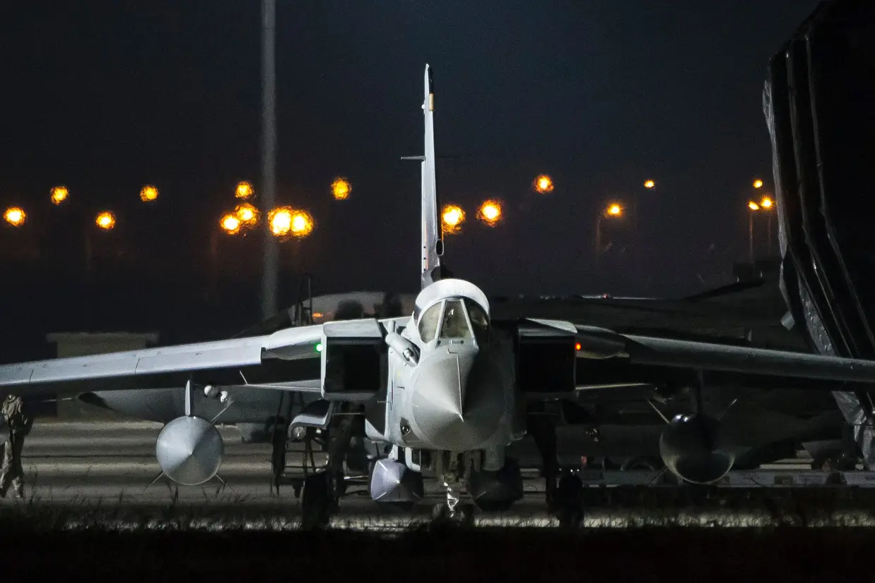 Caça Tornado da Royal Air Force britânica instantes antes de descolar da base de Akoriti, no Chipre