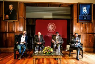 Liberdade e limites: o jornalista Micael Pereira (à esquerda) moderou o debate “Liberdade de Informação e Limites do Processo Judicial”, realizado no Salão Nobre da Ordem dos Advogados e que contou com a presença de José António Barreiros, Paulo Saragoça da Matta e Ricardo Costa
