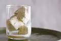 Sorvete de limão com manjericão e vodca