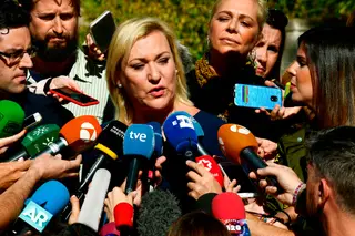 Inés Madrigal à saída do tribunal de Madrid