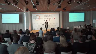Um dos pitches finais que decorreram no antigo Café Moscovo, em pleno centro de Berlim