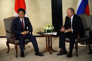 Presidente russo e PM japonês encontram-se para resolver disputa de ilhas que remonta ao fim da II Guerra