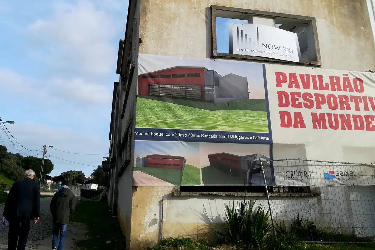 A autarquia aposta agora na reabilitação de um dos edifícios - que fica por detrás do que virá a ser o Hotel Mundet - para as atividades desportivas