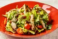 Salada de frango com molho vilão