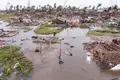 Encurralados nos telhados, empoleirados nas árvores: depois do dilúvio, sobreviventes do ciclone Idai aguardam por ajuda dos céus