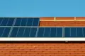 Mesmo se mora num apartamento, comprar um painel solar pode ser um bom investimento