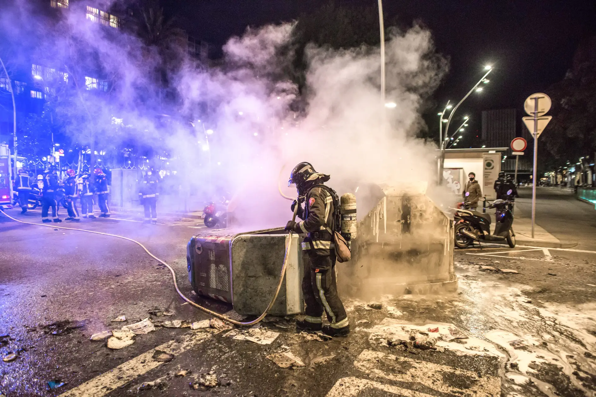 Protestos Contra Pris O De Rapper Fazem Detidos E Feridos Em