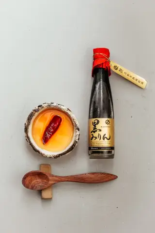 Kaykon Black Mirin sake, with 20 years of age, is the 'secret weapon' of Japanese pudding