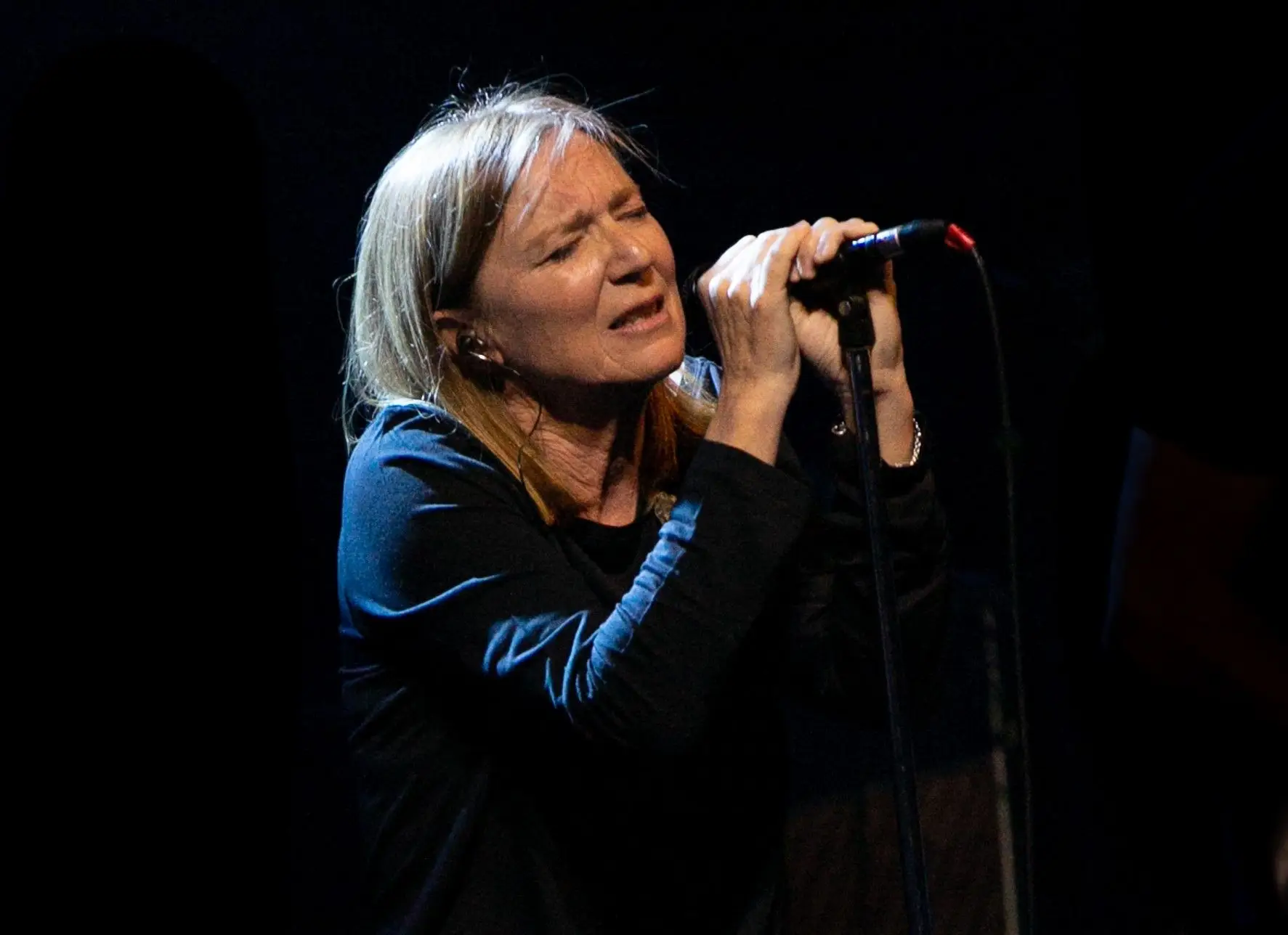 Beth Gibbons Dos Portishead Canta Joy Division E David Bowie