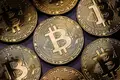 Bitcoin atinge máximo de mais de dois anos