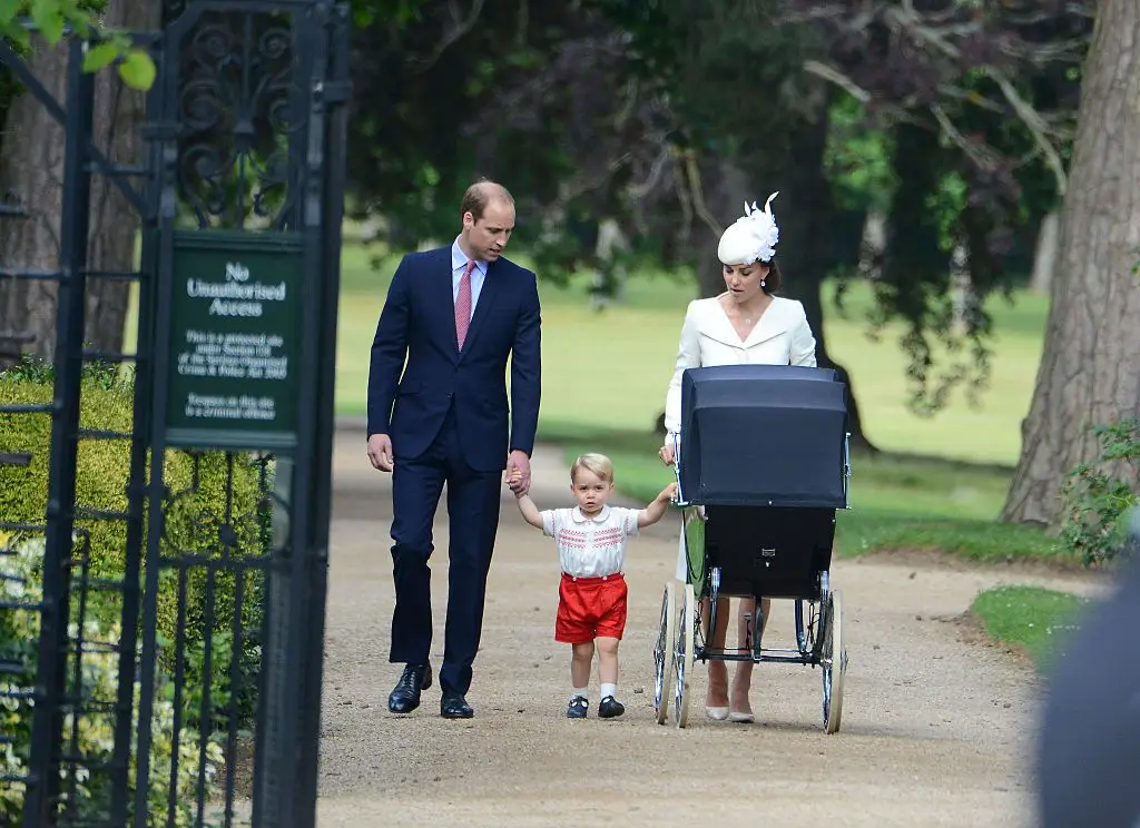 William, George e Kate no dia do batizado de Charlotte