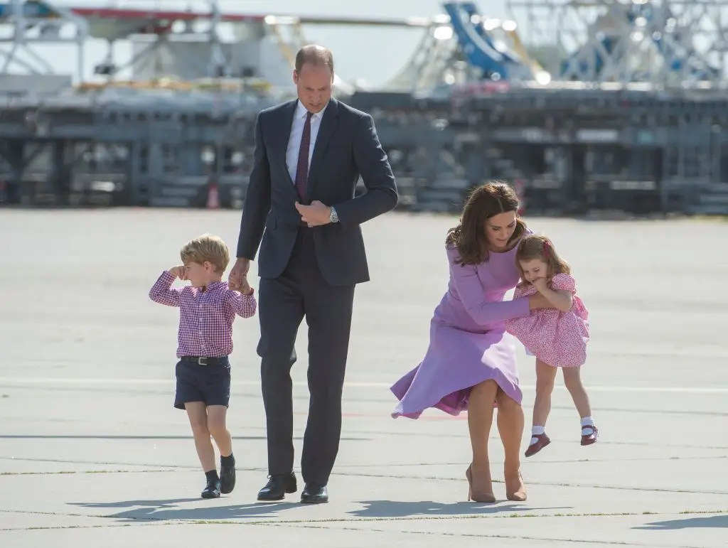 O casal real com os filhos, George e Charlotte
