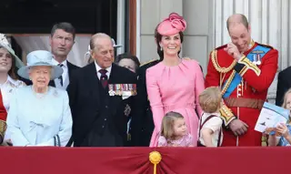 A rainha Isabel II e o marido, o duque de Edimburgo, com Kate, William, Charlotte e George