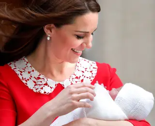 Kate Middleton com o filho mais novo, Louis