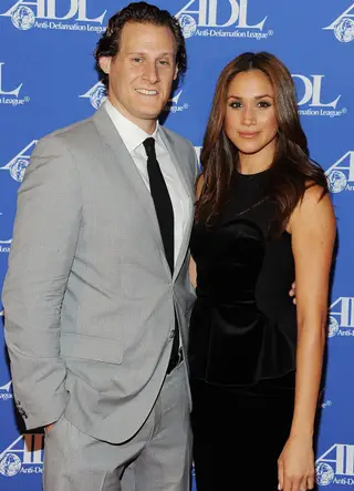 Trevor Engelson e Meghan Markle