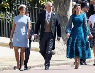 O príncipe André com as filhas, Eugenie e Beatrice