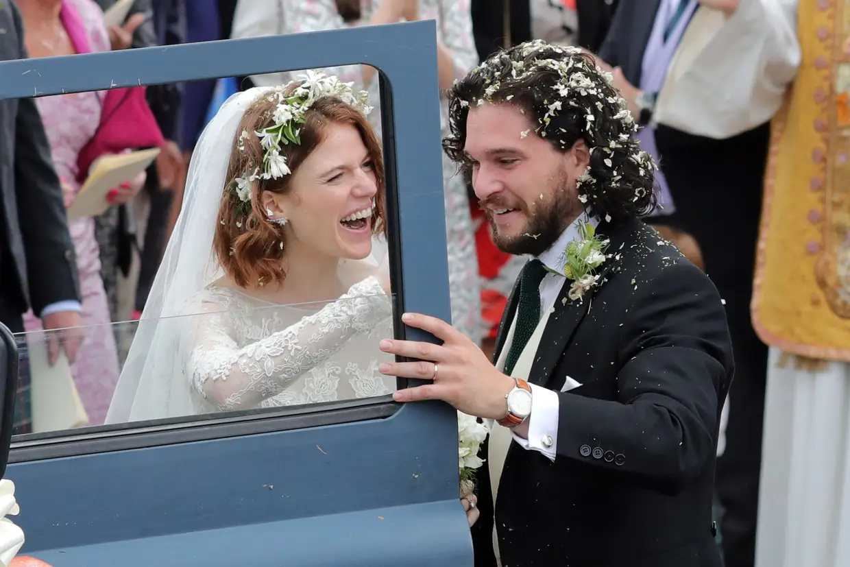 Leslie Rose e Kit Harington preparam-se para ser pais pela primeira vez. Os dois atores apaixonaram-se durante as gravações da série 'Guerra dos Tronos' e estão casados desde junho de 2018
