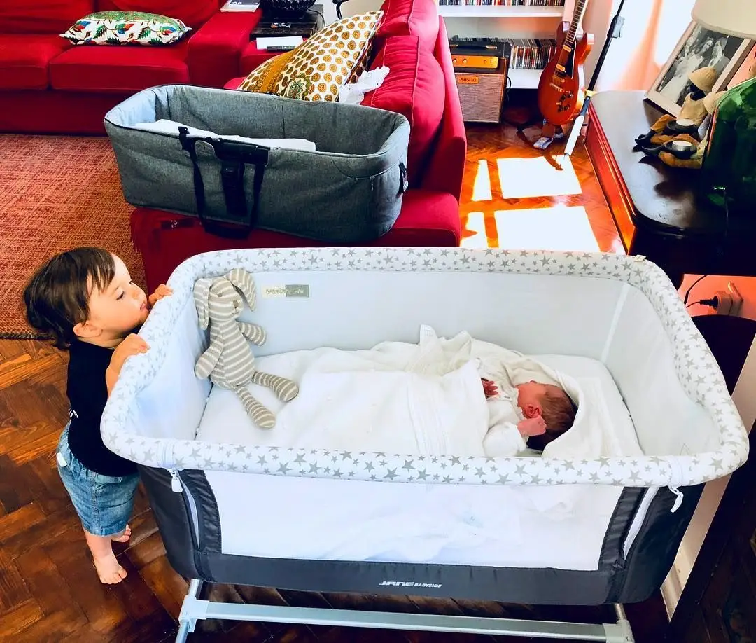 "♥️", foi a legenda escolhida pelo músico para esta imagem dos dois irmãos