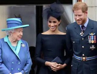 A rainha Isabel II com Meghan Markle e o príncipe Harry