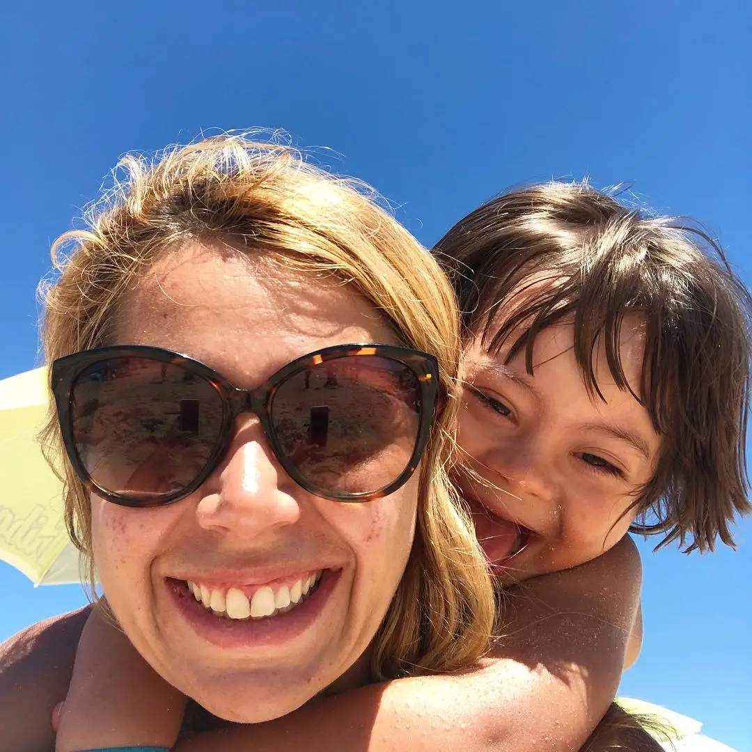 Andreia Paes de Vasconcellos com o filho, Tomás