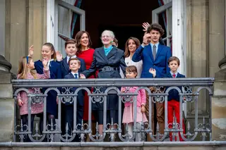 Embora evite os atos oficiais, o príncipe Nikolai aparece esporadicamente junto da restante família real. Aqui com a avó paterna, a rainha Margarida da Dinamarca, no dia em que esta festejou o seu 78.º aniversário.