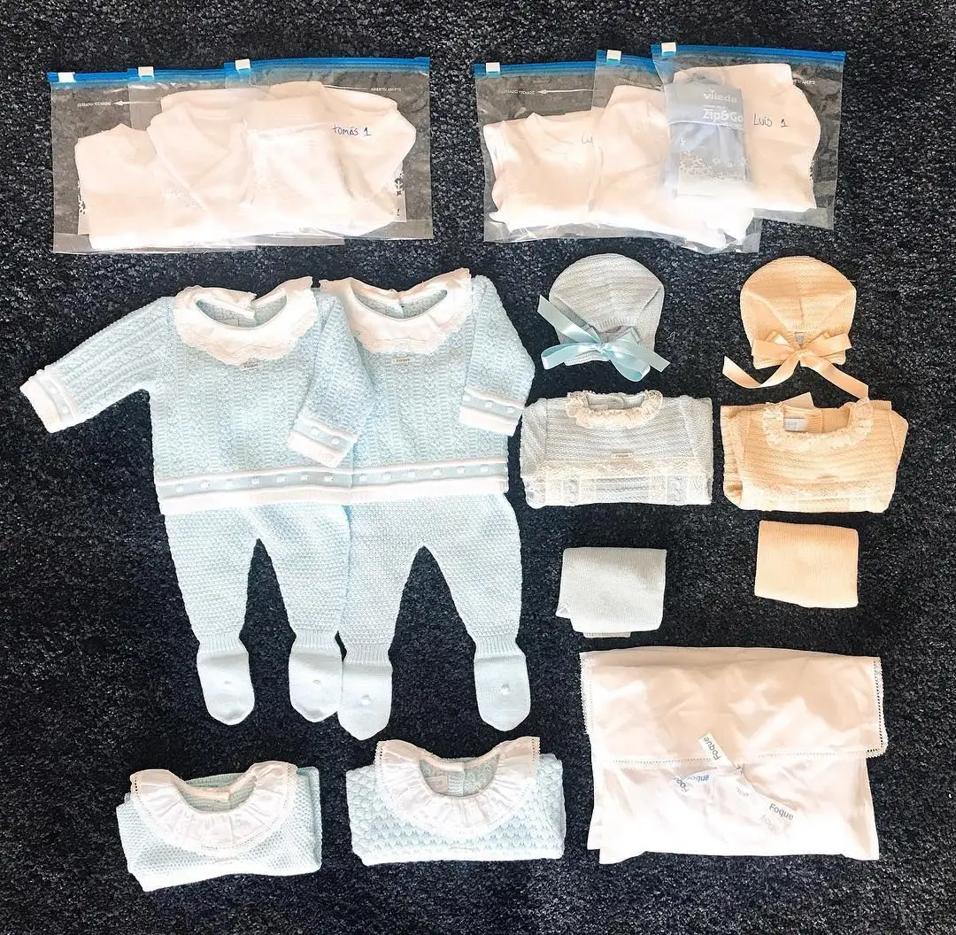 As primeiras roupas dos gémeos Tomás e Luís