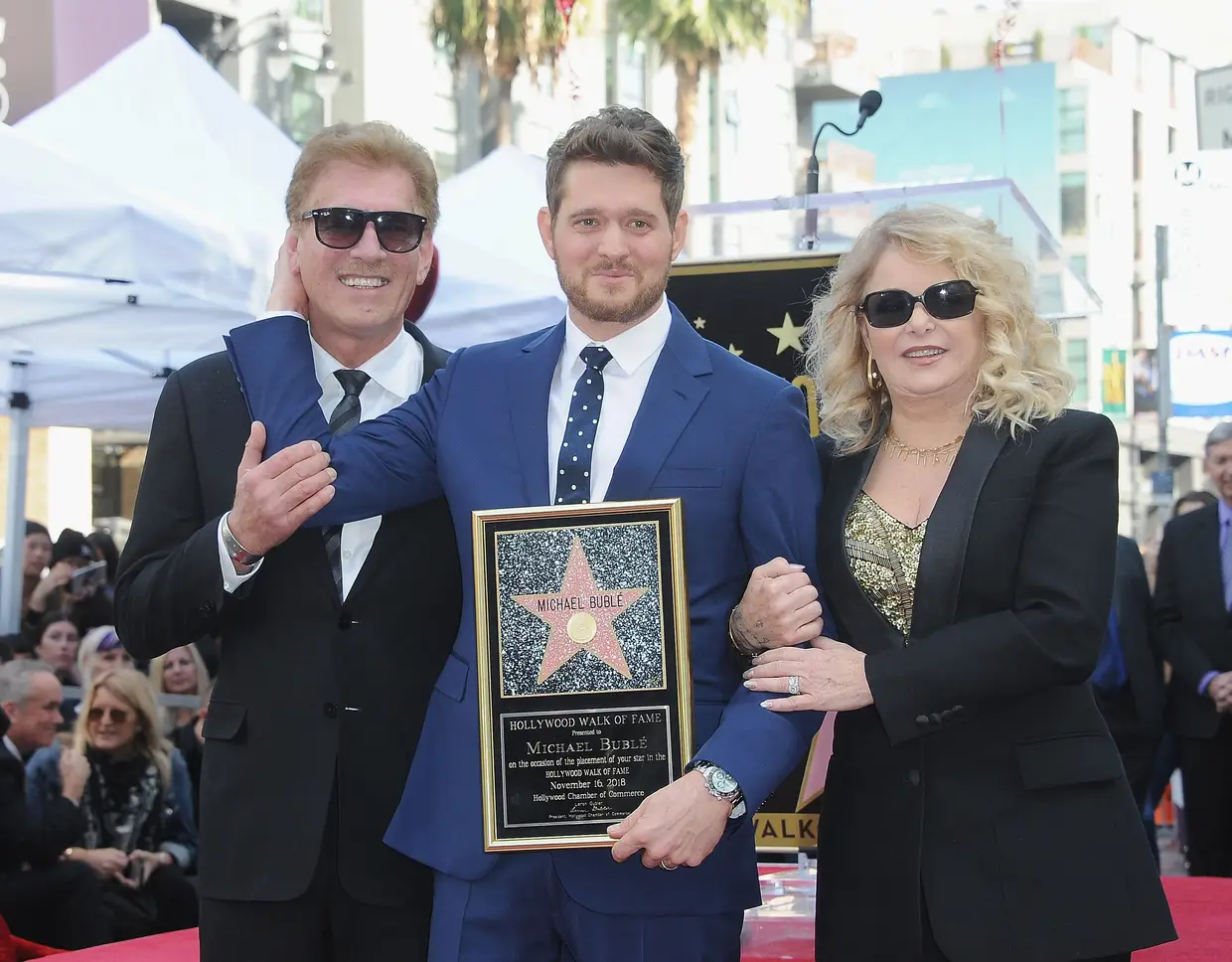 O artista com os pais, Lewis Bublé e Amber Santaga