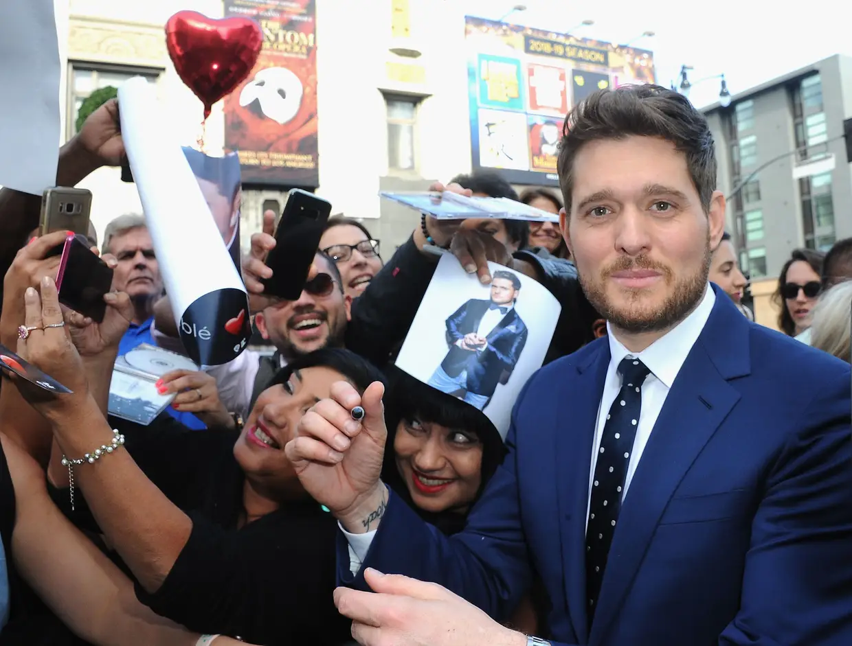 Michael Bublé não desiludiu os fãs que esperaram horas por um autógrafo