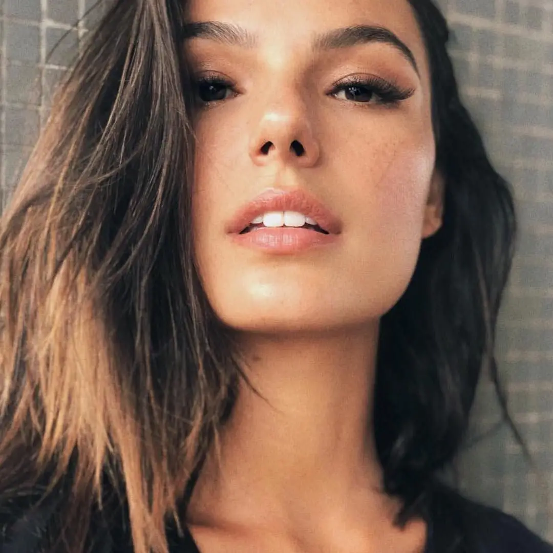 Isis Valverde