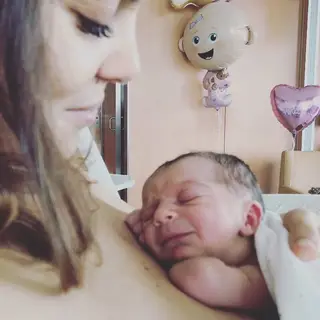 Andreia Rodrigues com a filha recém-nascida, Alice