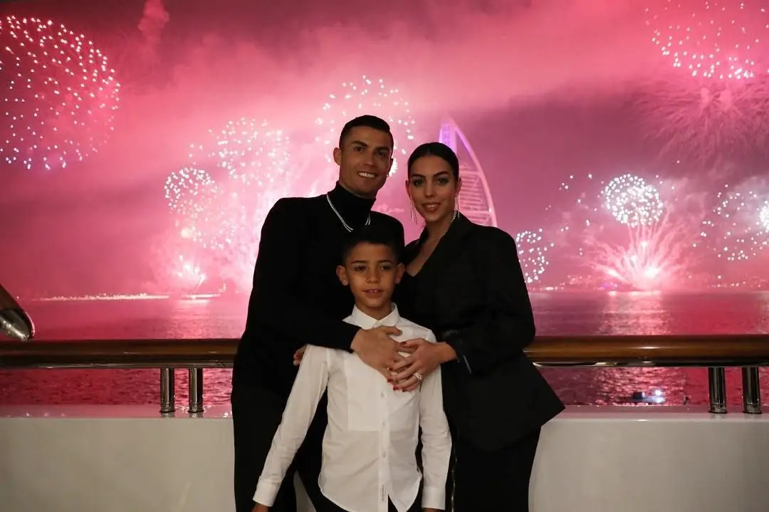 Casal passou o fim de ano no Dubai com o filho mais velho do craque, Cristianinho