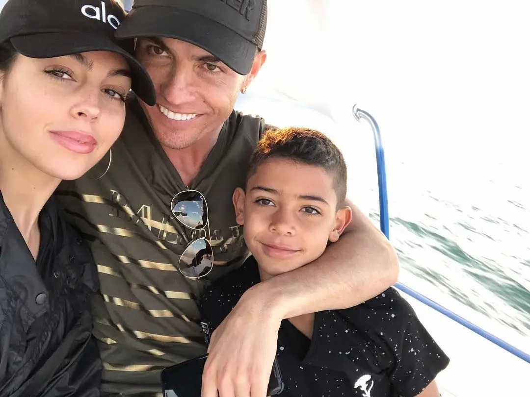 Cristianinho acompanha o pai e a namorada nesta aventura