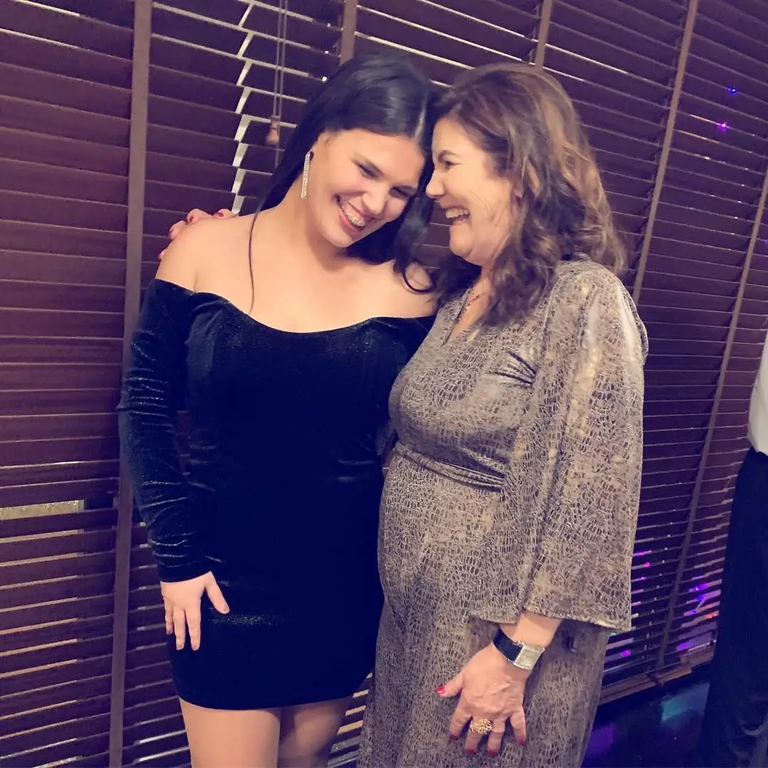 Dolores Aveiro com a neta mais velha, Alicia